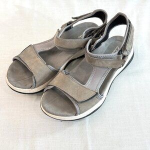 Clarks Grey Leather Strap Fastening Chunky Sole Wave Walk Sandals Shoes Size 8.5